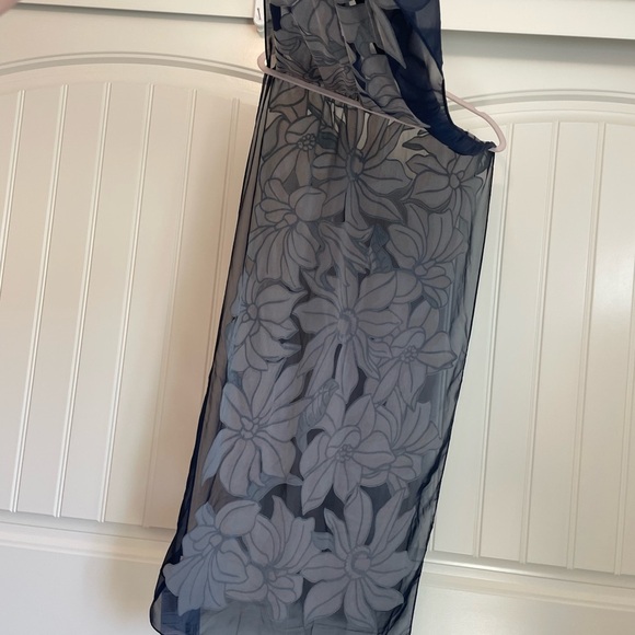 New METROPOLITAN MUSEUM OF ART, "MAGNOLIA VASE" BURNOUT OBLONG SCARF - Picture 9 of 9